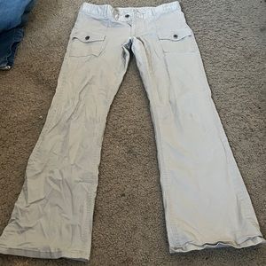 White flare jeans with cute pockets